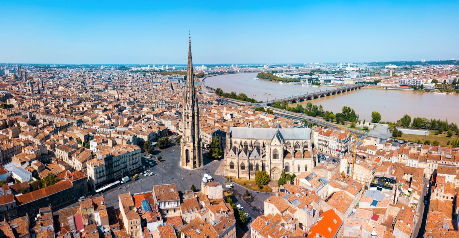 Bordeaux, à environ une heure de route de Lacanau Océan