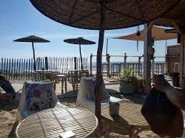 La terrasse du Rainbow Café, à 350 m des gîtes